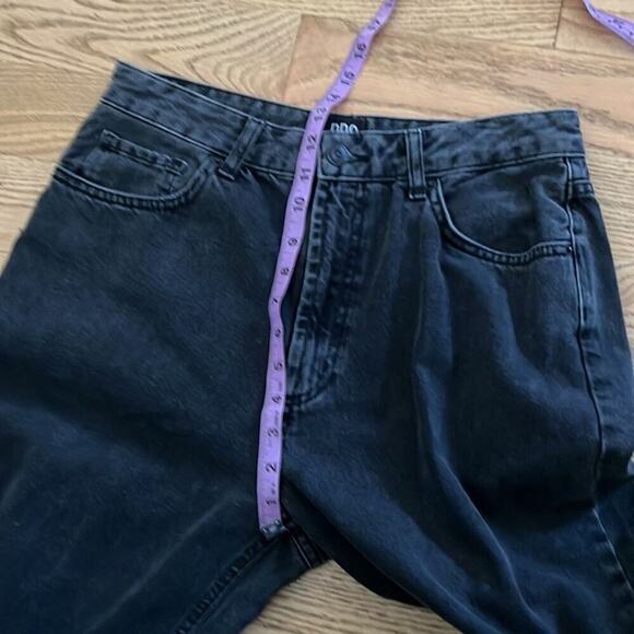 BDG MOM HIGH RISE‎ BLACK JEANS SIZE 30 - Picture 6 of 7